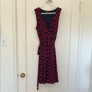 41 Hawthorn Red Midi Sheath Dress with V-Neck and Sleeveless Design